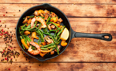Shrimp with asparagus beans