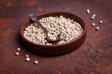 White peppercorn in a ceramic dish