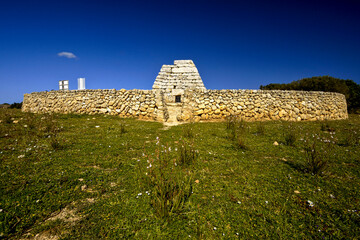 Naveta des Tudons,monumento funerario colectivo (1000 a.c.). Ciutadella.Menorca.Islas Baleares.España. © Tolo