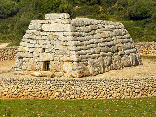 Naveta des Tudons,monumento funerario colectivo (1000 a.c.). Ciutadella.Menorca.Islas Baleares.España. © Tolo
