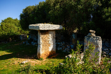 Fototapeta na wymiar Santuario talayótico de Torretrencada,taula. Ciutadella.Menorca.Baleares.España.