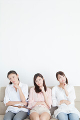 Fototapeta premium 考え事をする女性