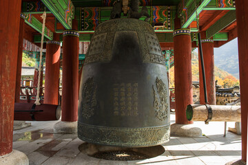 Fototapeta na wymiar The traditional temple bell.