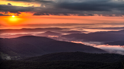 Obraz premium Superb mountain vista. Summer sunrise in the Carpathian Mountains. Bieszczady National Park. Poland.