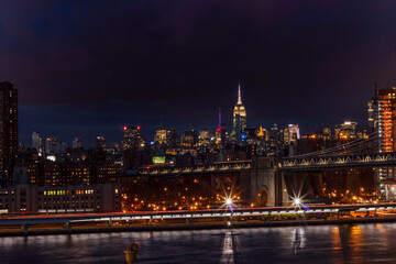 Fototapeta na wymiar Night shot of New York skyline and the Brooklyn Bridge