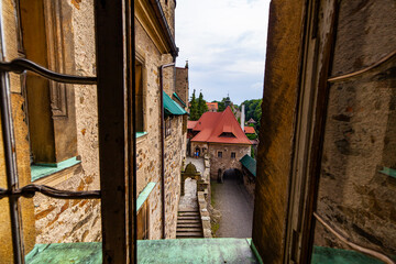 Zamek czocha pałac schody droga widok z okna