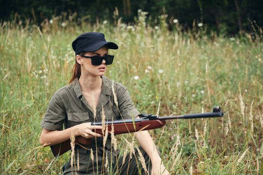 Woman Soldier In Sunglasses Holding Weapons Shelter Lifestyle Fresh Air 