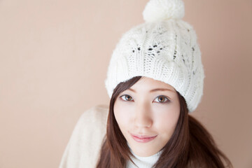 Obraz premium ニット帽の女性