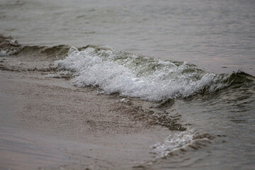Fali na morzem Bałtyckim
