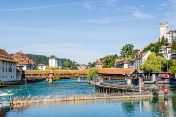 Luzern, Spreuerbrücke, Brückenkapelle, Brücke, Holzbrücke, Nadelwehr, Reuss, Fluss, Stadtmauer, Museggmauer, luegislandturm, Altstadt, Stadt, Altstadthäuser, Stadtrundgang, Sommer, Schweiz