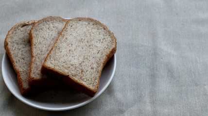whole wheat bread, sliced ​​