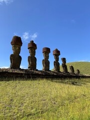 Moaïs de la plage d'Anakena à l'île de Pâques