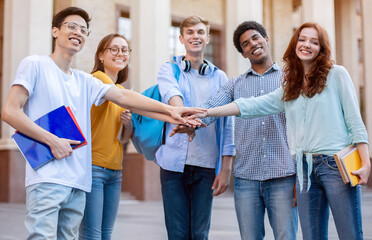 Obraz premium United International Students Holding Hands Standing Outdoors Near University