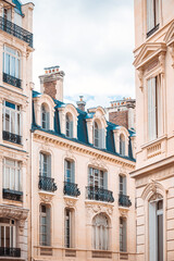 Antike Gebäudeansicht in der Stadt Paris, Frankreich.