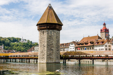 Luzern, Kapellbrücke, Holzbrücke, Wasserturm, Stadt, Altstadt, Brücke,  Altstadthäuser, Reuss, Fluss, Vierwaldstättersee, Alpen, Sommer, Schweiz