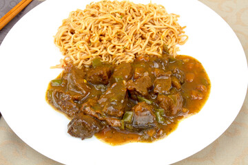 boeuf aux légumes et nouilles chinoises