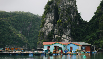 Fototapeta na wymiar Floating Buildings in Ha Long