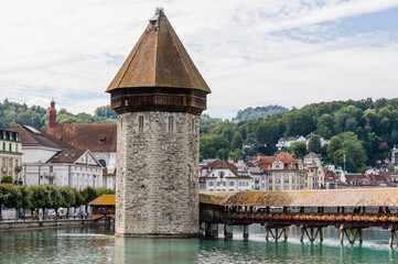 Luzern, Kapellbr&uuml;cke, Holzbr&uuml;cke, Wasserturm, Stadt, Altstadt, Br&uuml;cke,  Reuss, Fluss, Vierwaldst&auml;ttersee, Alpen, Sommer, Schweiz