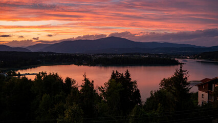 Fototapeta na wymiar Lake 'Faaker See' in Carinthia, Austria, at the blue hour