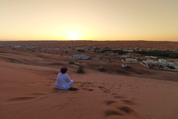 Fototapeta na wymiar Oman Wüste im Sonnenuntergang