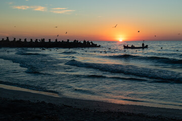 Obraz premium sunrise over the sea, morning colors