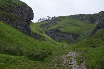 Fototapeta premium Scenic views of the Peak District at Cave Dale, Castleton