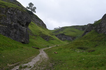 Fototapeta na wymiar Scenic views of the Peak District at Cave Dale, Castleton