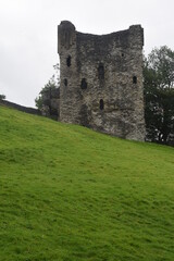Fototapeta na wymiar Castle ruins in the Derbyshire Peak District