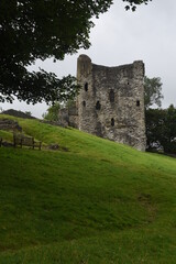 Fototapeta na wymiar Castle ruins in the Derbyshire Peak District