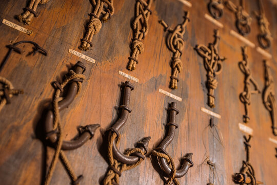 A Collection of Hand-Tied Knots for Fishing and Boating