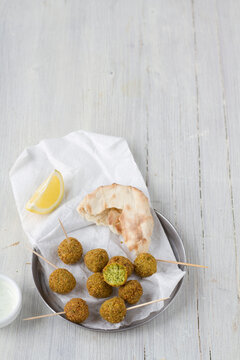 Falafel with pita