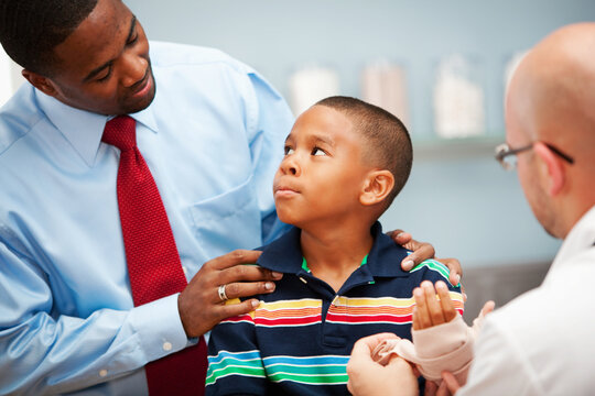 Pediatrician: Father Helps Son Deal with Injury