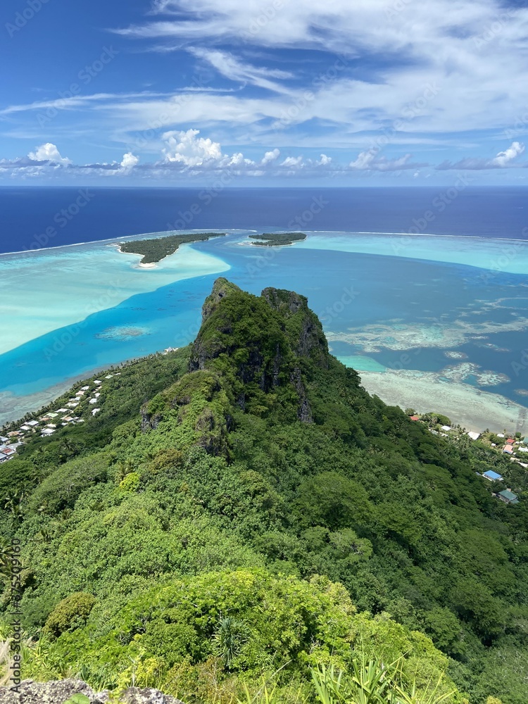 Wall mural Montagne et atoll de Maupiti, Polynésie française