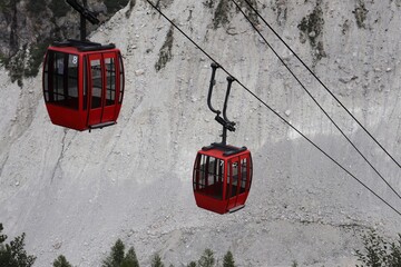 La télécabine de la mer de glace, système de transport par câble, ville de Chamonix,...