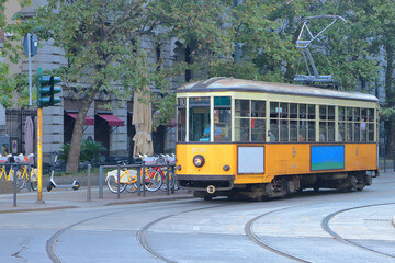 Fototapeta na wymiar tram giallo a milano, yellow street car in milan city 