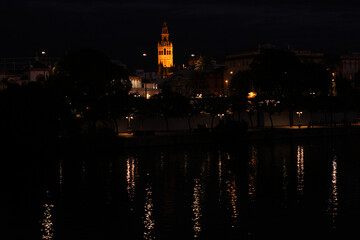 Fototapeta na wymiar night view of sevilla guadalviquir river