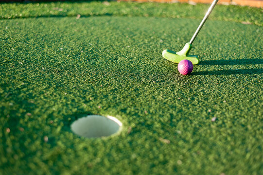 mini golf, putting the ball near the hole