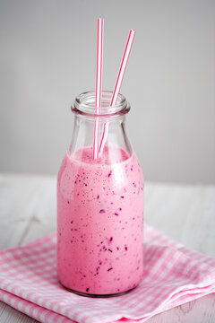 strawberry and blueberry smoothie