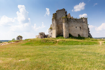 Fototapeta na wymiar Old polish castle ruins in Mirow