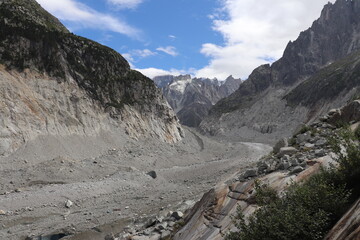 La mer de glace en été, glacier sur le massif du Mont Blanc dans les Alpes, ville de Chamonix, département de Haute Savoie, France