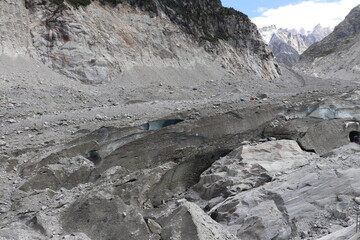 La mer de glace en été, glacier sur le massif du Mont Blanc dans les Alpes, ville de Chamonix, département de Haute Savoie, France