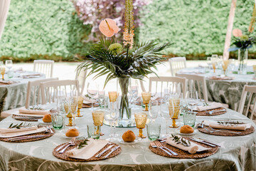 tropical wedding table decoration