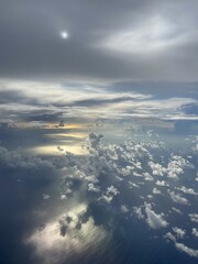 Coucher de soleil sur la mer en Polyn&eacute;sie fran&ccedil;aise