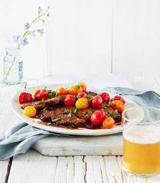 Thin sliced beef braised with cherry tomatoes