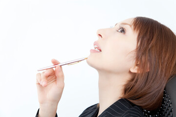 Fototapeta premium 考え事をするビジネスウーマン