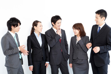 会話するビジネスマンとOL