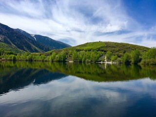 Fototapeta na wymiar Lake and mountains with reflection