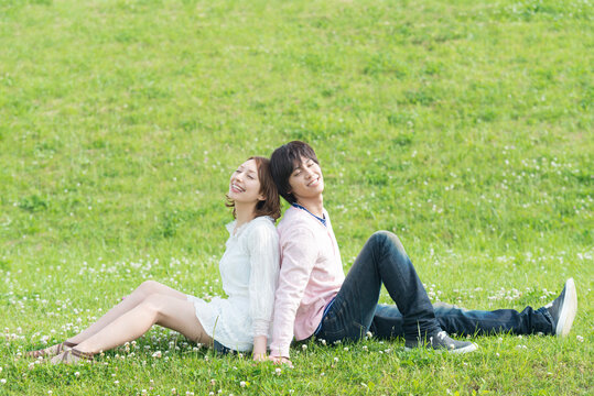 609 件の最適な 背中合わせ 画像 ストック写真 ベクター Adobe Stock