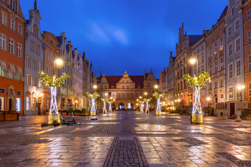 Fototapeta na wymiar Christmas Long Lane and Green Gate, Brama Zielona in Gdansk Old Town, Poland
