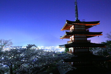 五重塔と夜景と富士山